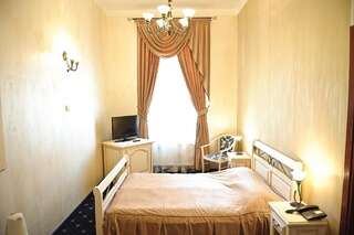 Отель Hotel Carol - Vatra Dornei Ватра-Дорней Небольшой двухместный номер с 1 кроватью-1